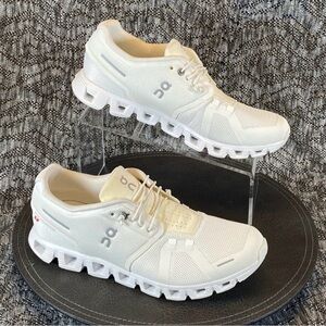 On Running Cloud Runner Shoes - White